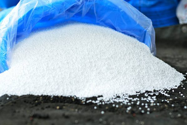 Fertilizer Shortage in Maharashtra: Farmers Face Challenges Ahead of Kharif Sowing